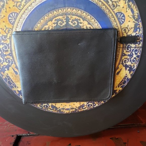 Banana Republic Zip up Case - Picture 1 of 4